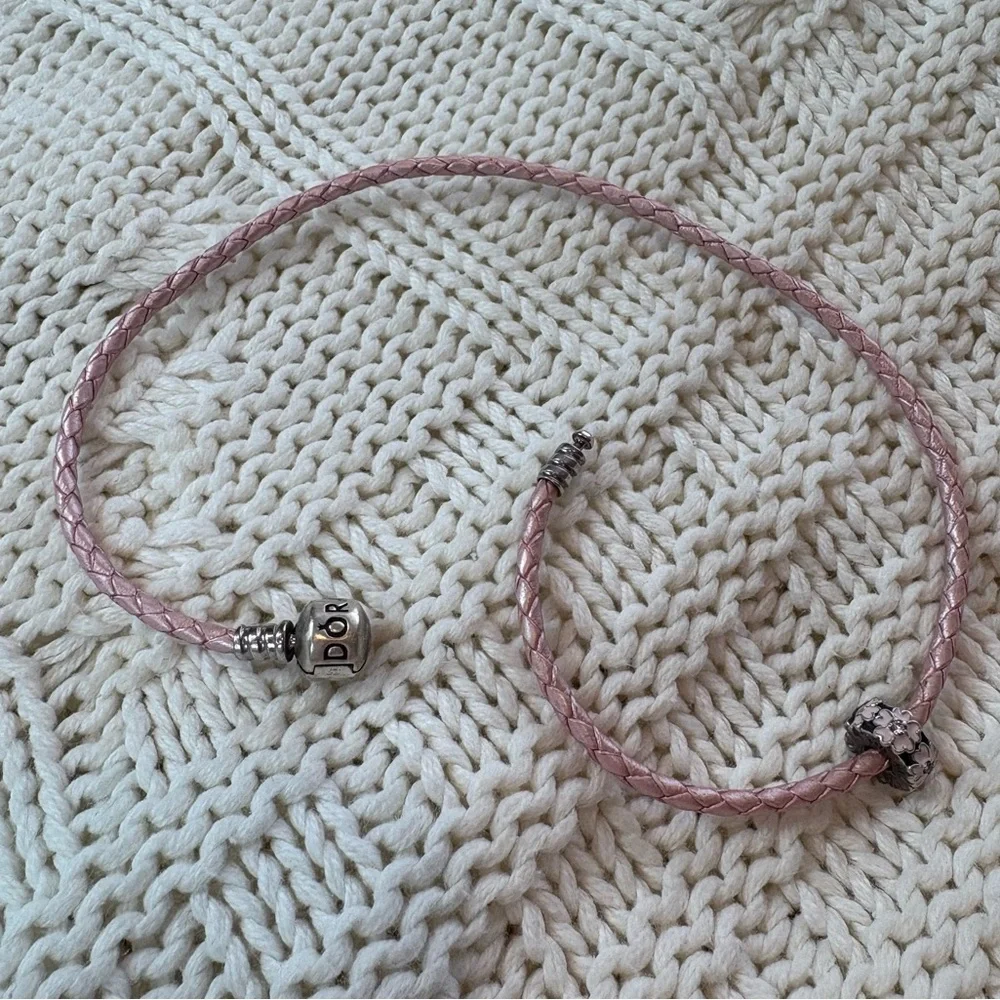 Pandora Pink Leather Double Wrap Bracelet with Pink Daisy Charm w Rhinestones - Picture 3 of 5